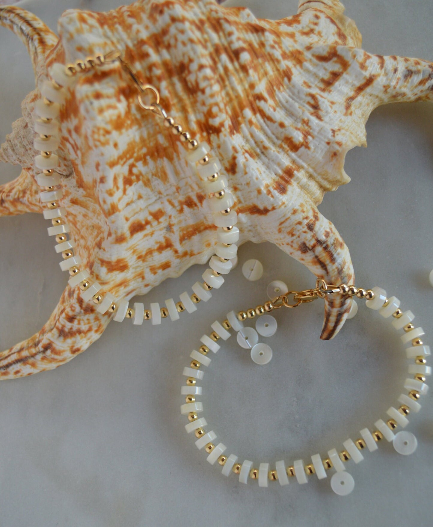 Beautiful Mother of Pearl Heishi Bead Bracelet with 18K GF! Beads and Clasp. 7 1/2".  Beautiful, High Grade, All Natural Beads