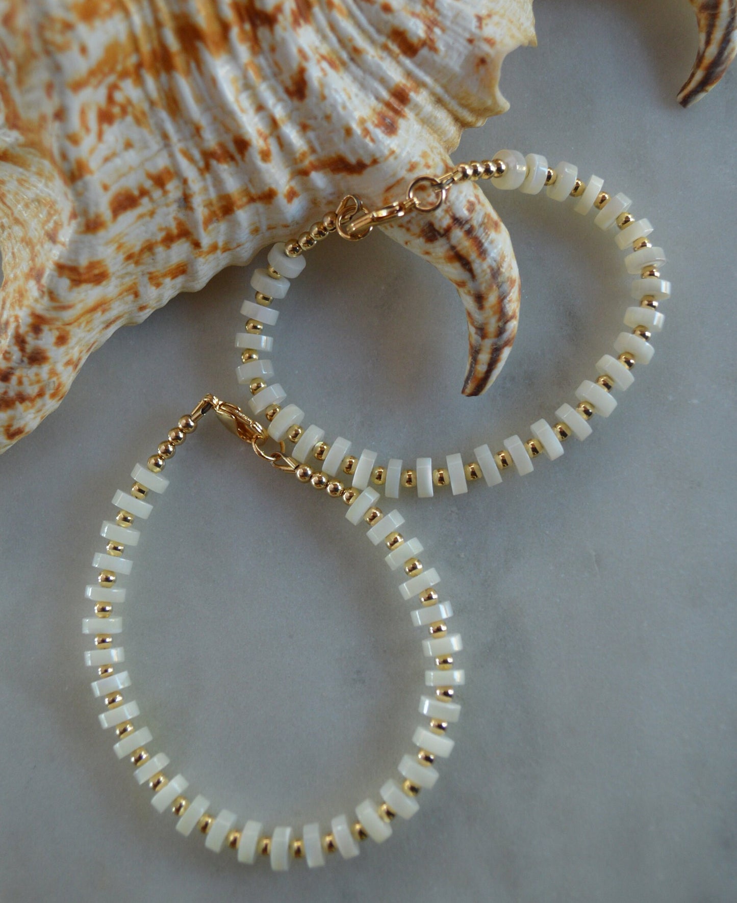 Beautiful Mother of Pearl Heishi Bead Bracelet with 18K GF! Beads and Clasp. 7 1/2".  Beautiful, High Grade, All Natural Beads